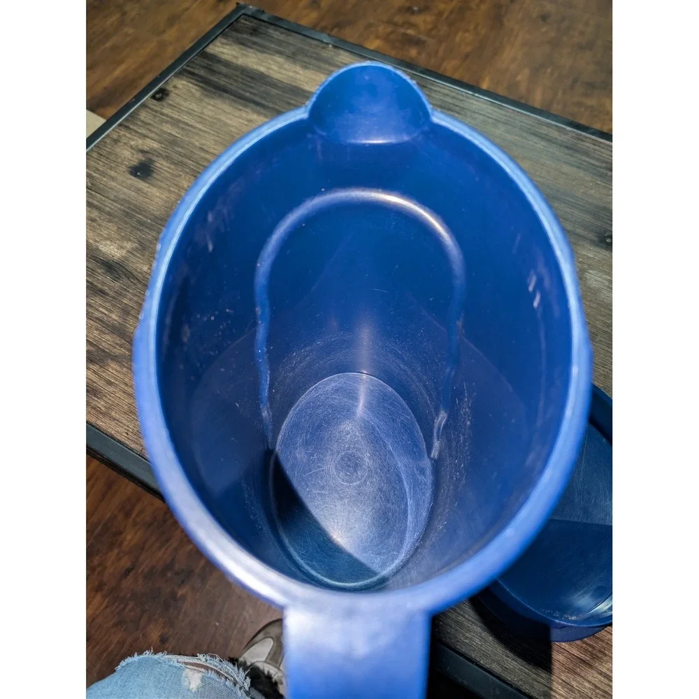 Tupperware Pitcher With Lid Blue Plastic Beverage Drink Carafe used condition D1